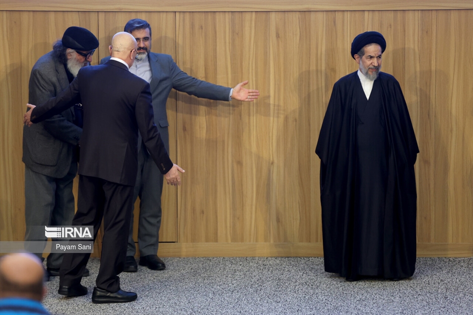 اعطاء تندیس دانشگاه تهران به نمادهای مقاومت