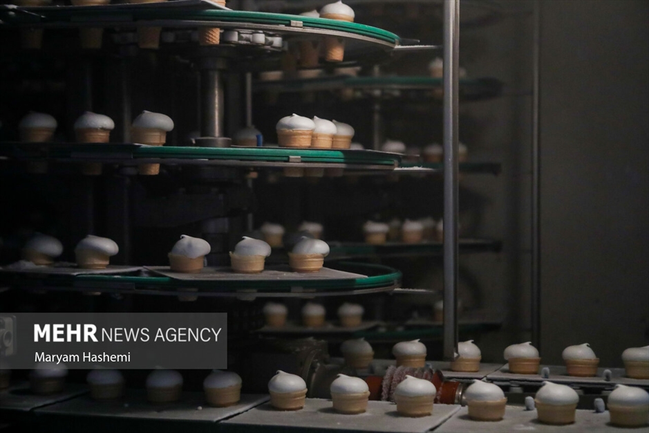 تولید لبنیات در کارخانه لبنی