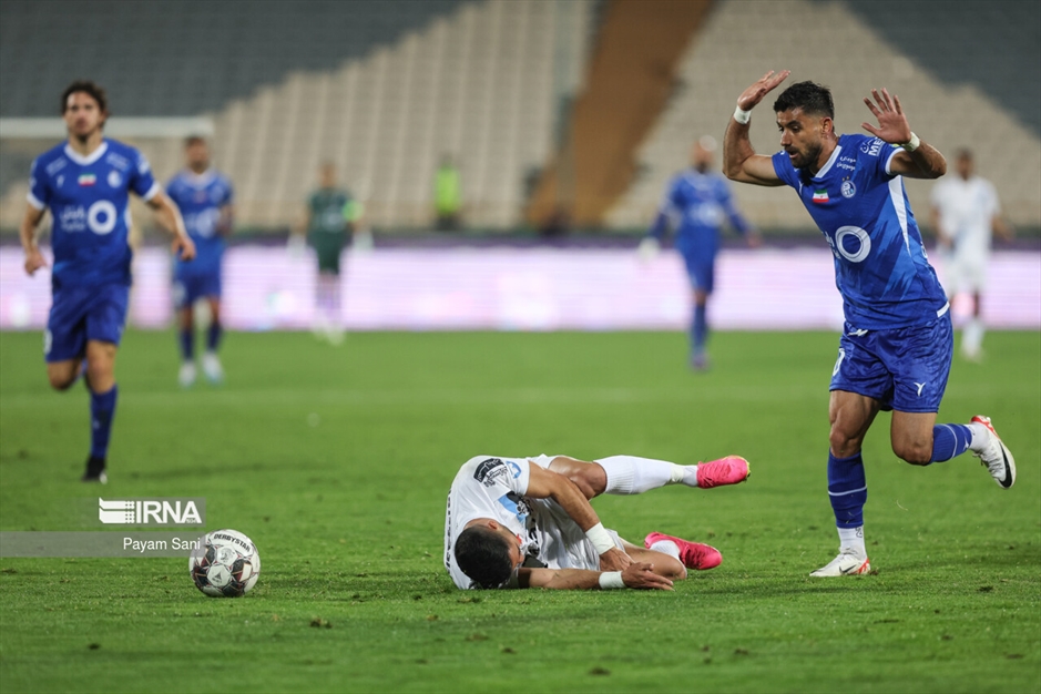 لیگ برتر فوتبال- استقلال و پیکان