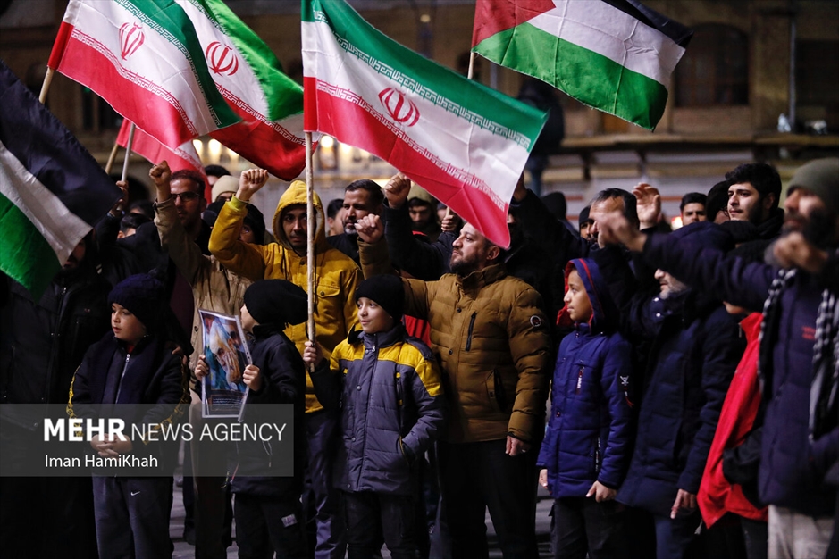 تجمع شبانه مردم همدان در محکومیت حادثه تروریستی گلزارشهدا کرمان