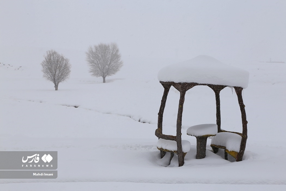 اَهَر زیر برف