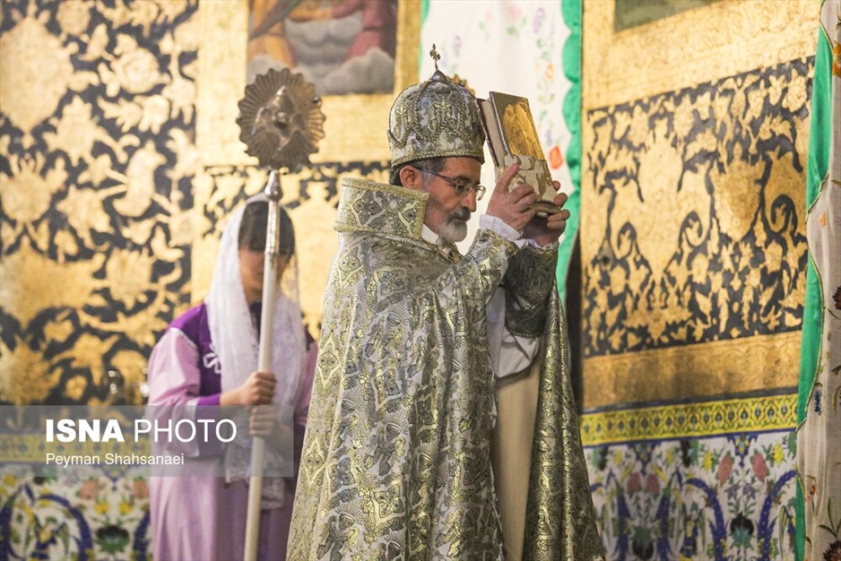 آیین «عَشای رَبّانی» سال نو میلادی در کلیسای وانک