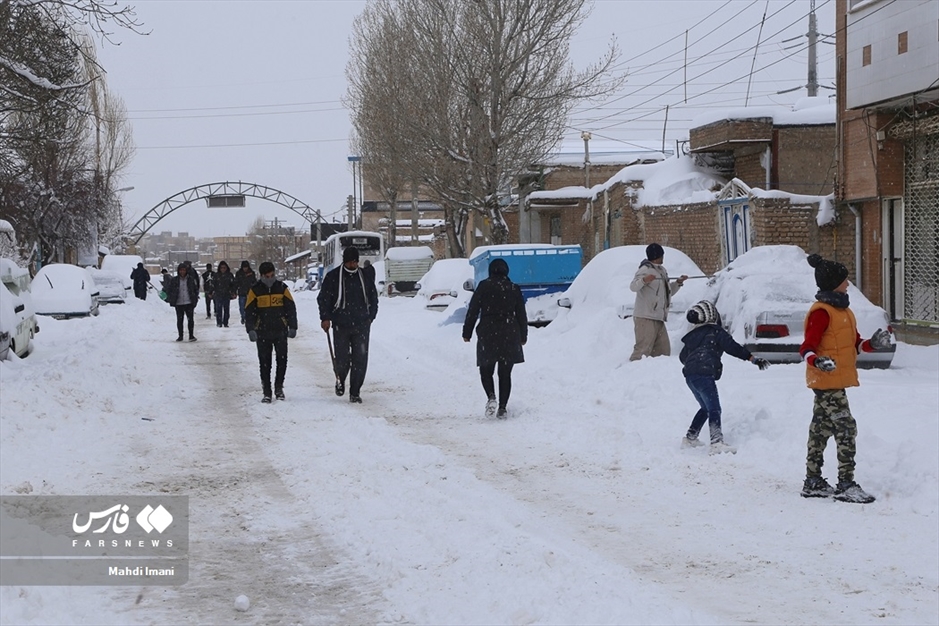 اَهَر زیر برف