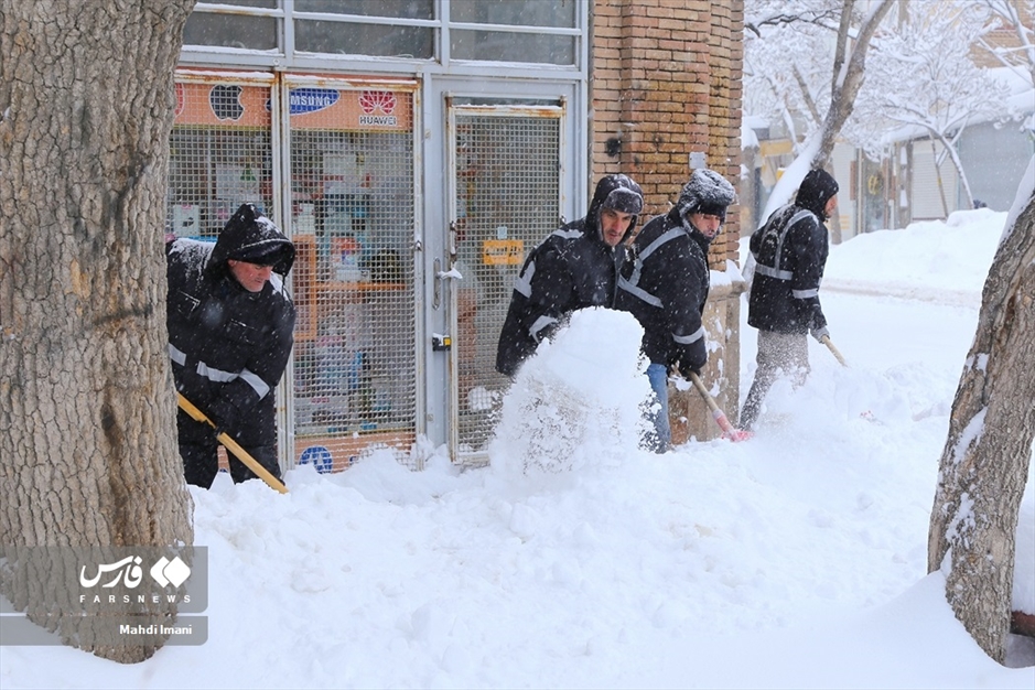 اَهَر زیر برف