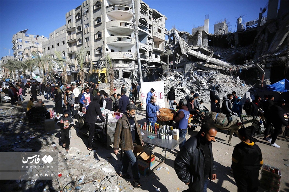 بازگشت هزاران فلسطینی به «دیر البَلَح»