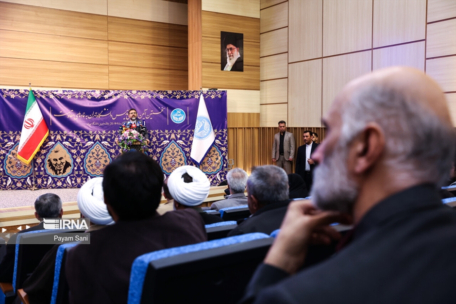 اعطاء تندیس دانشگاه تهران به نمادهای مقاومت