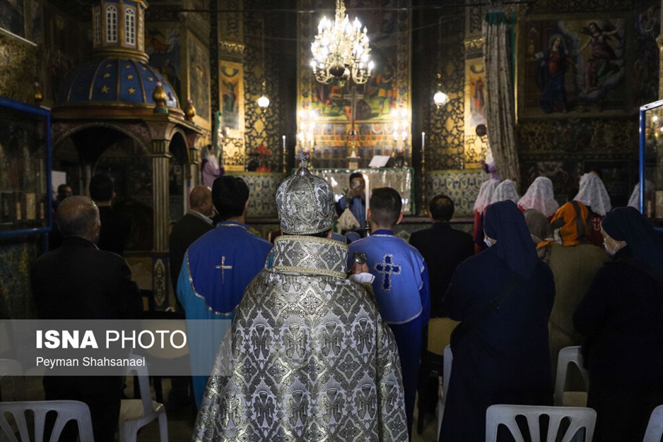آیین «عَشای رَبّانی» سال نو میلادی در کلیسای وانک