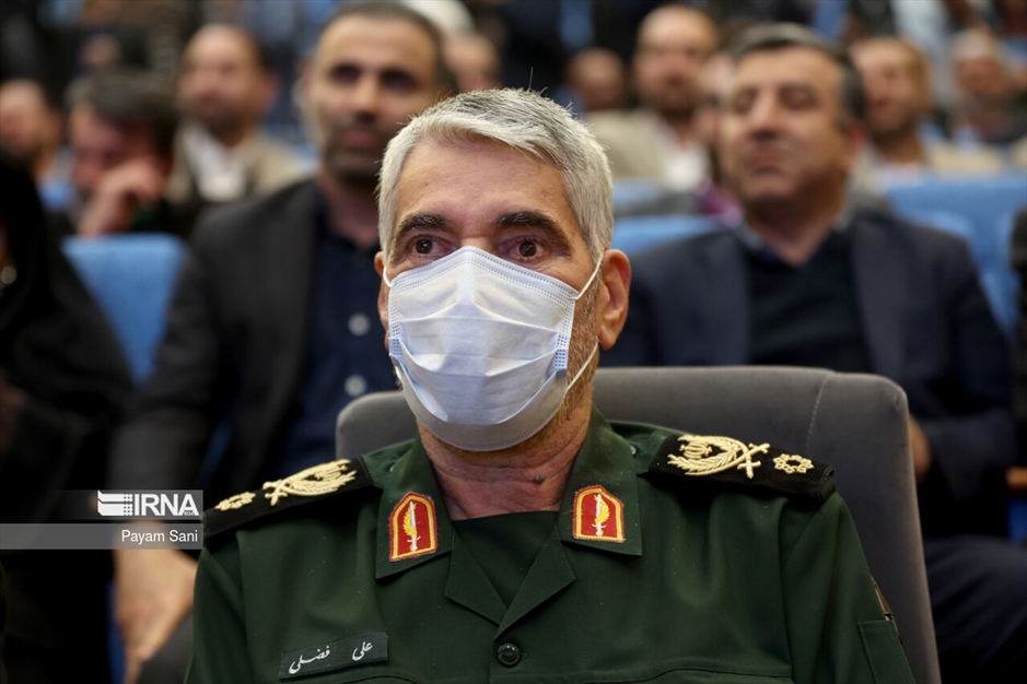 اعطاء تندیس دانشگاه تهران به نمادهای مقاومت