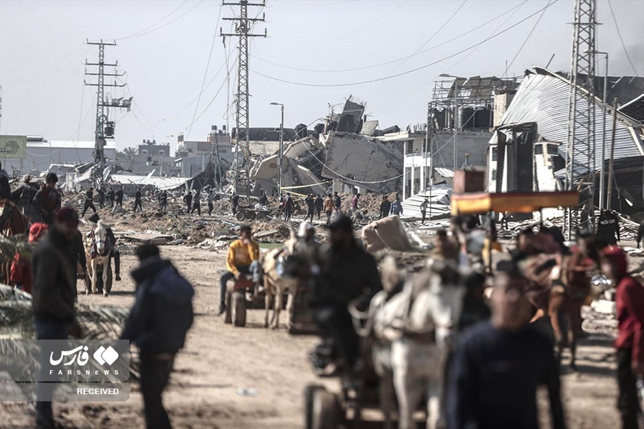 بازگشت هزاران فلسطینی به «دیر البَلَح»