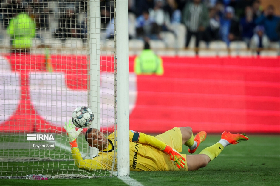 لیگ برتر فوتبال- استقلال و پیکان