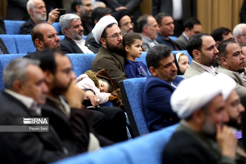 اعطاء تندیس دانشگاه تهران به نمادهای مقاومت