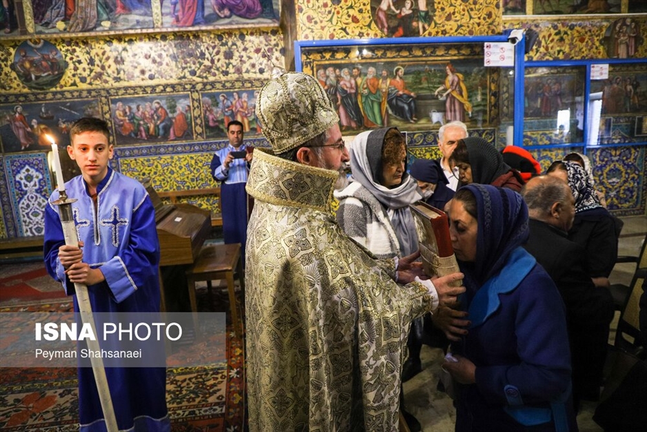 آیین «عَشای رَبّانی» سال نو میلادی در کلیسای وانک