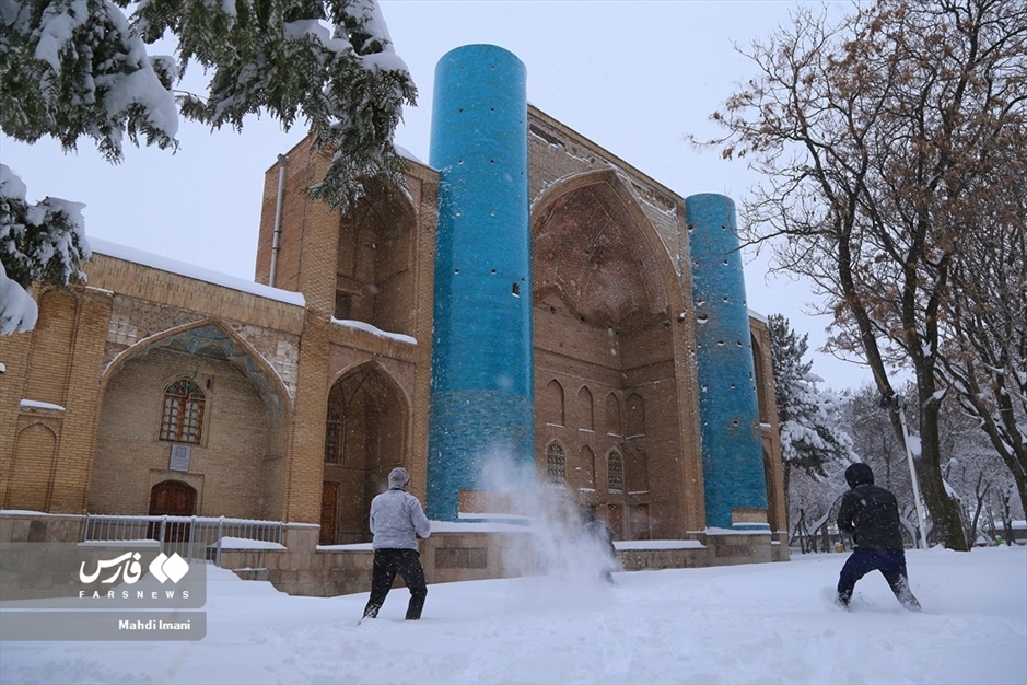 اَهَر زیر برف