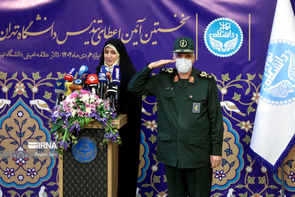 اعطاء تندیس دانشگاه تهران به نمادهای مقاومت