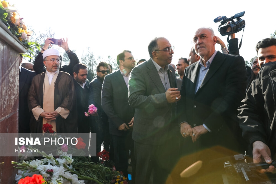 عطرافشانی و گلباران مزار شهدای ادیان توحیدی