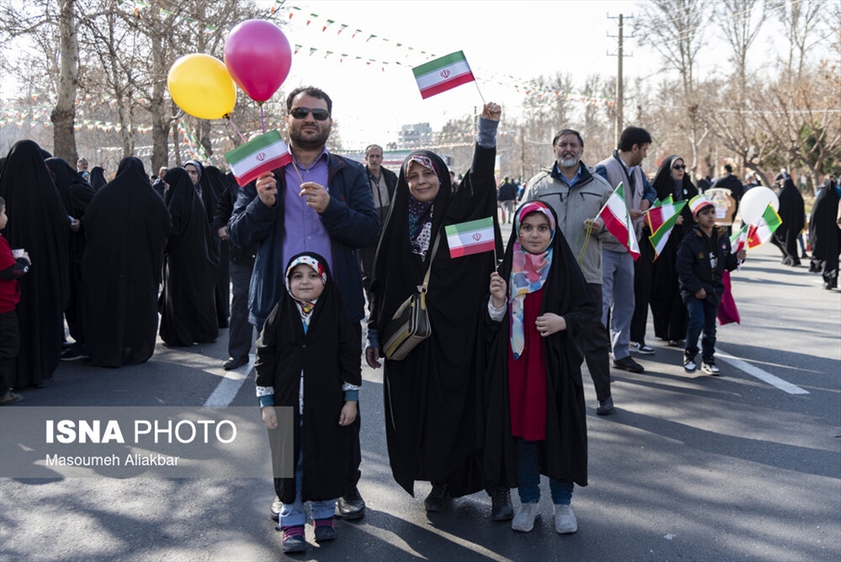 حضور نوجوانان در راهپیمایی ۲۲ بهمن