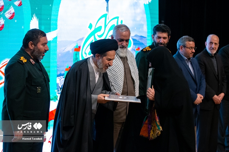 آیین کاشت ۲۴۰۰۰ نهال به یاد شهدا