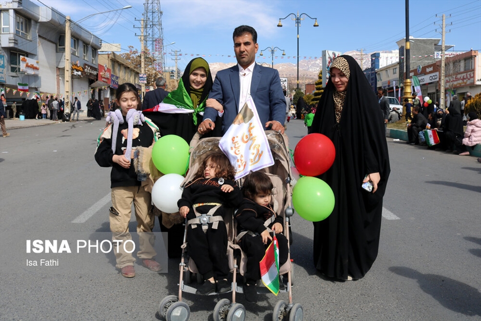حضور نوجوانان در راهپیمایی ۲۲ بهمن