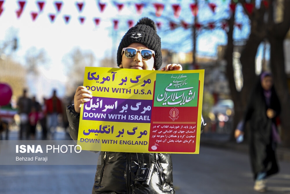 حضور نوجوانان در راهپیمایی ۲۲ بهمن