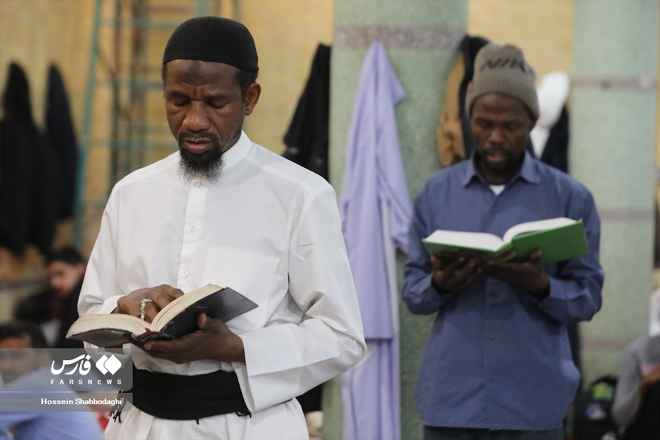 اعتکاف طلاب غیر ایرانی در قم