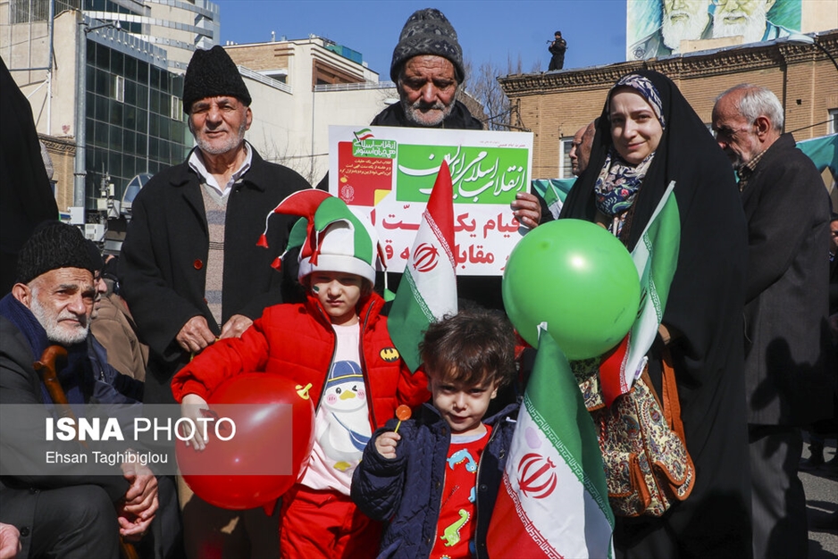 حضور نوجوانان در راهپیمایی ۲۲ بهمن