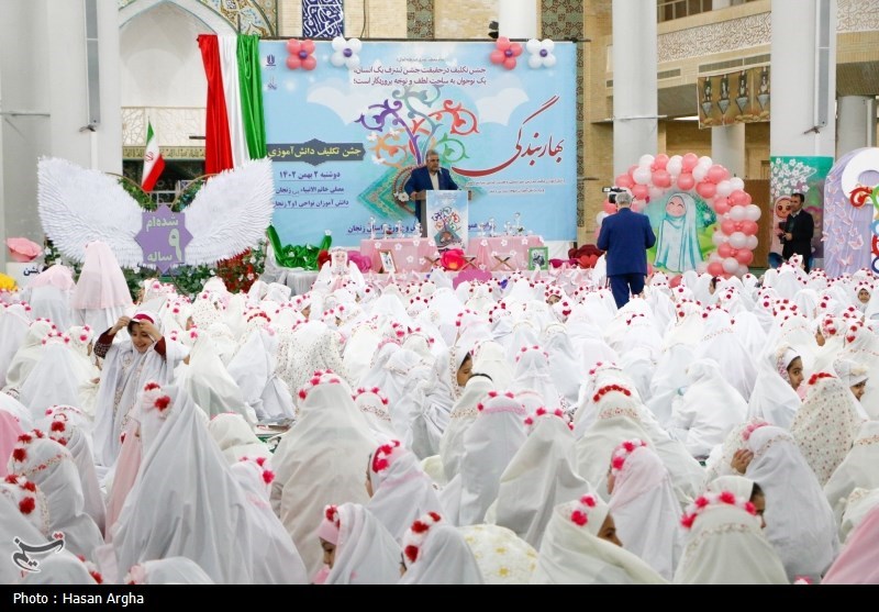 جشن تکلیف دو هزار نفری دانش آموزان دختر زنجانی