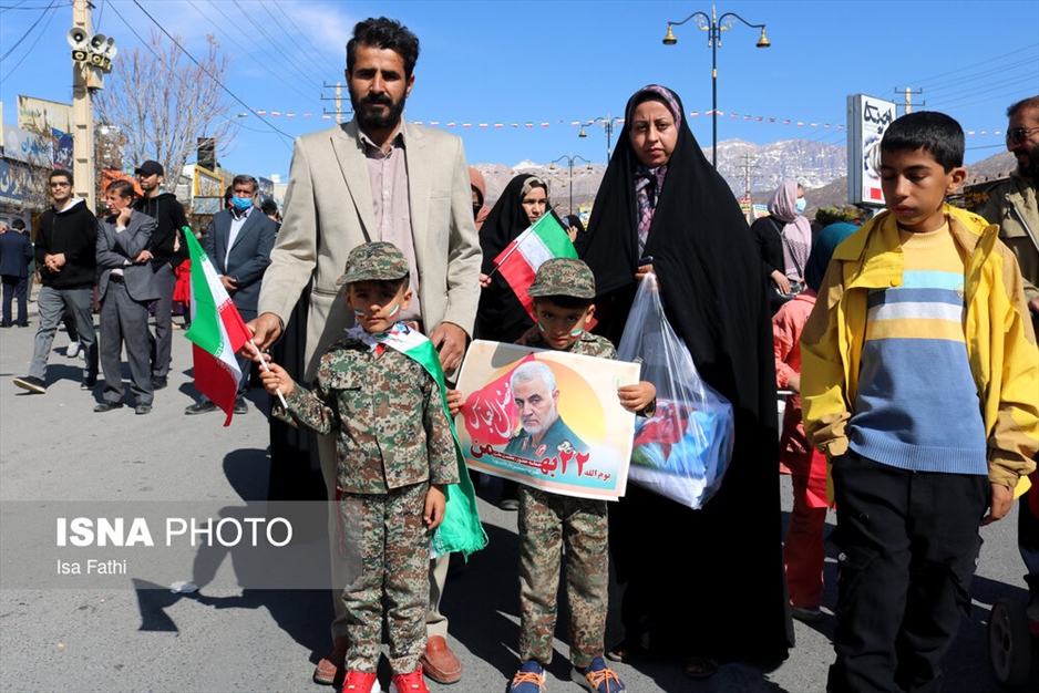 حضور نوجوانان در راهپیمایی ۲۲ بهمن