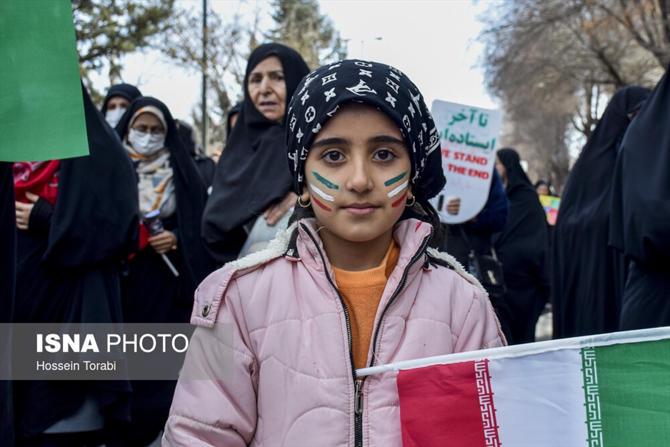 حضور نوجوانان در راهپیمایی ۲۲ بهمن