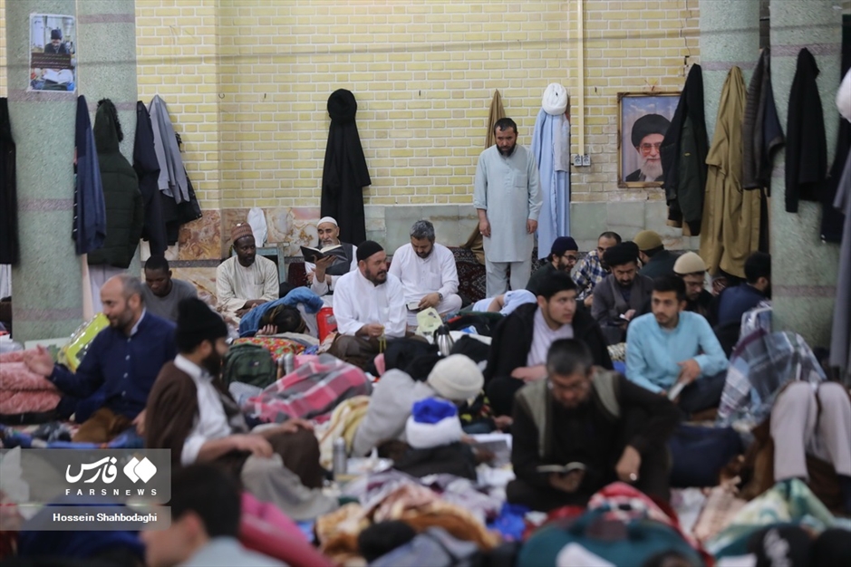 اعتکاف طلاب غیر ایرانی در قم