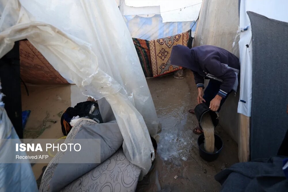 هوای سرد و بارانی غزه جنگ زده