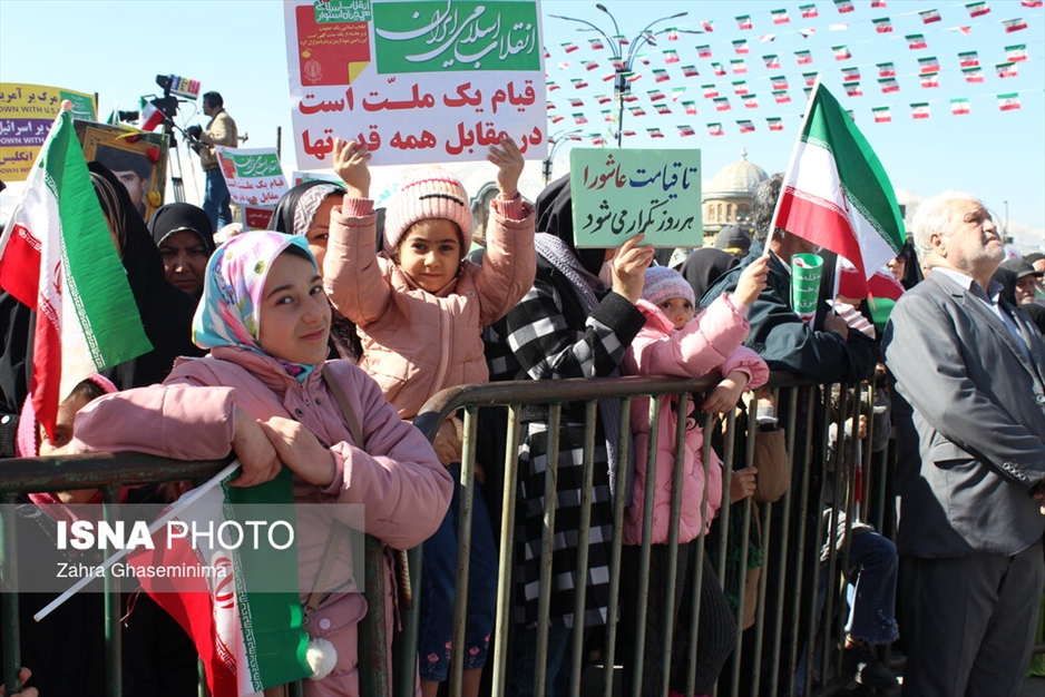 حضور نوجوانان در راهپیمایی ۲۲ بهمن