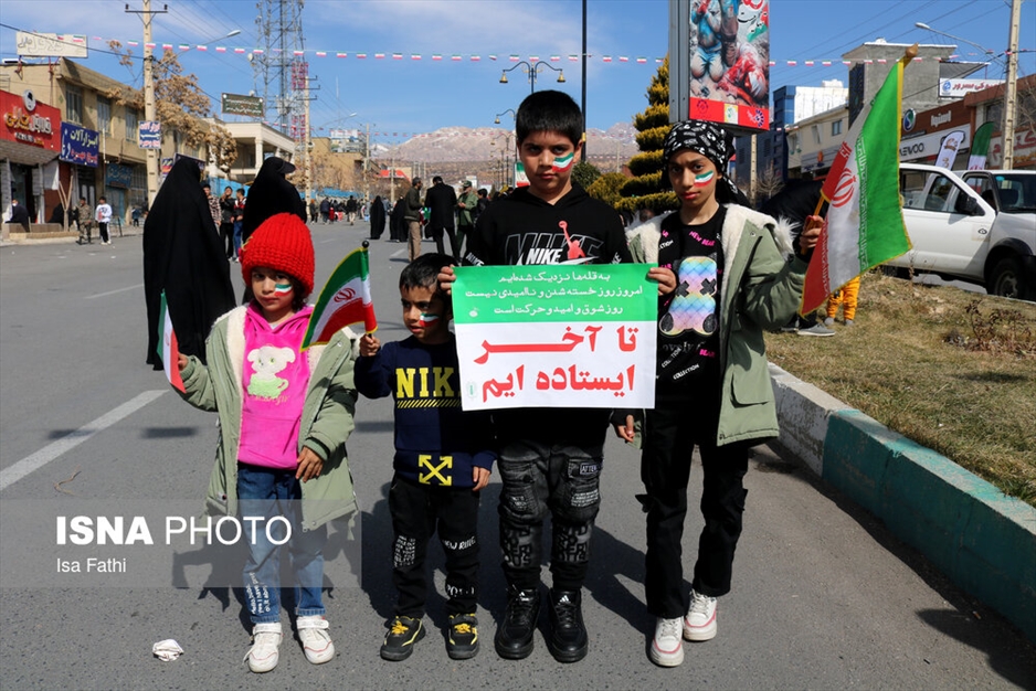 حضور نوجوانان در راهپیمایی ۲۲ بهمن