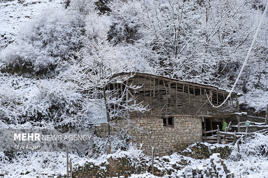 زمستان برفی روستای تاریخی و گردشگری زیارت گرگان