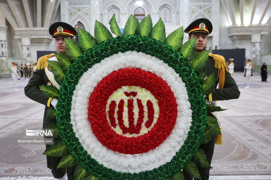 تجدید میثاق اعضای هیات دولت با امام راحل (ره)