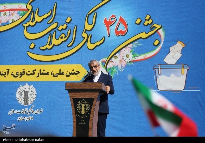 حضور شخصیت‌ها و مسئولین در راهپیمایی ۲۲ بهمن