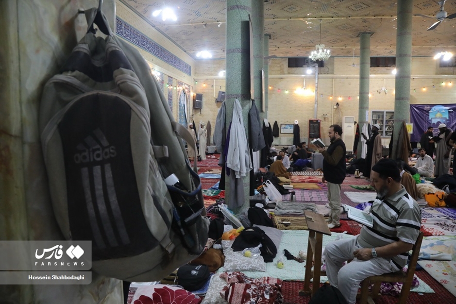 اعتکاف طلاب غیر ایرانی در قم