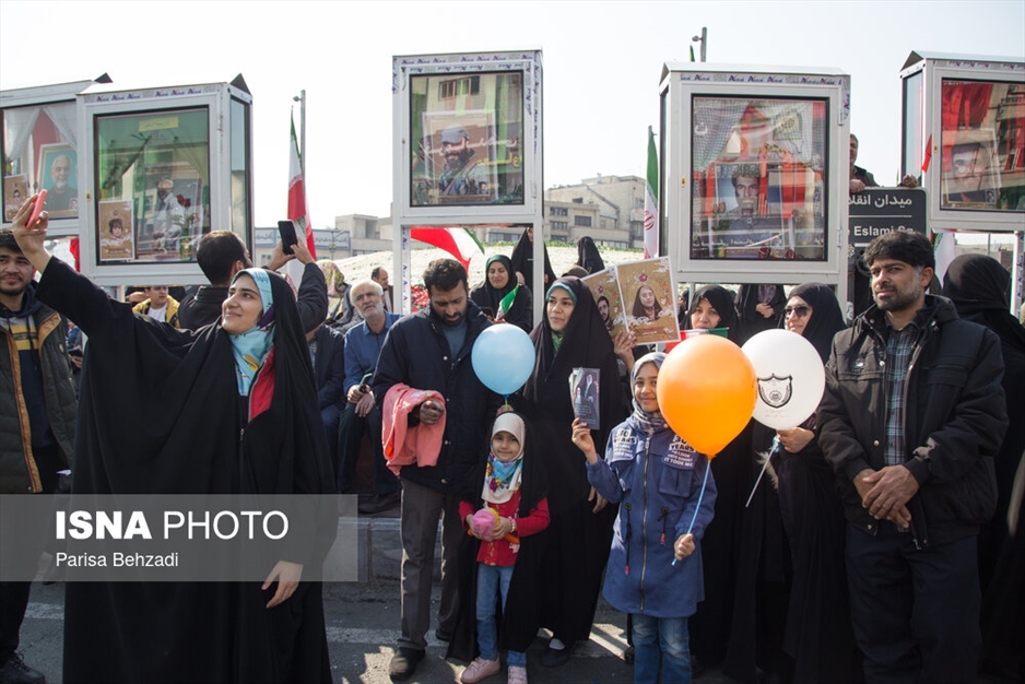 حضور نوجوانان در راهپیمایی ۲۲ بهمن