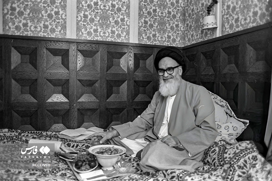 حضرت آیت الله العظمی سید روح الله الموسوی الخمینی(ره)