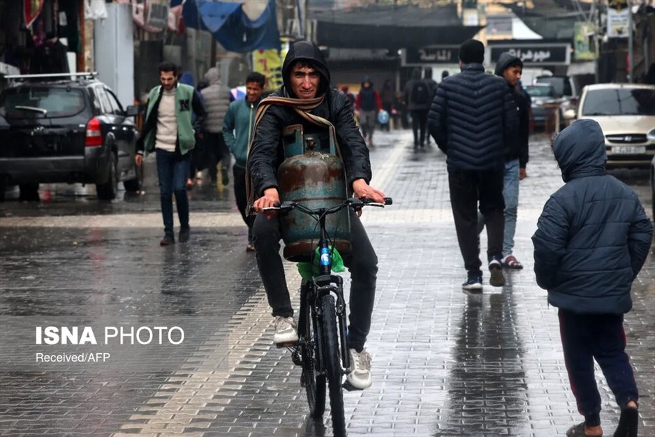 هوای سرد و بارانی غزه جنگ زده