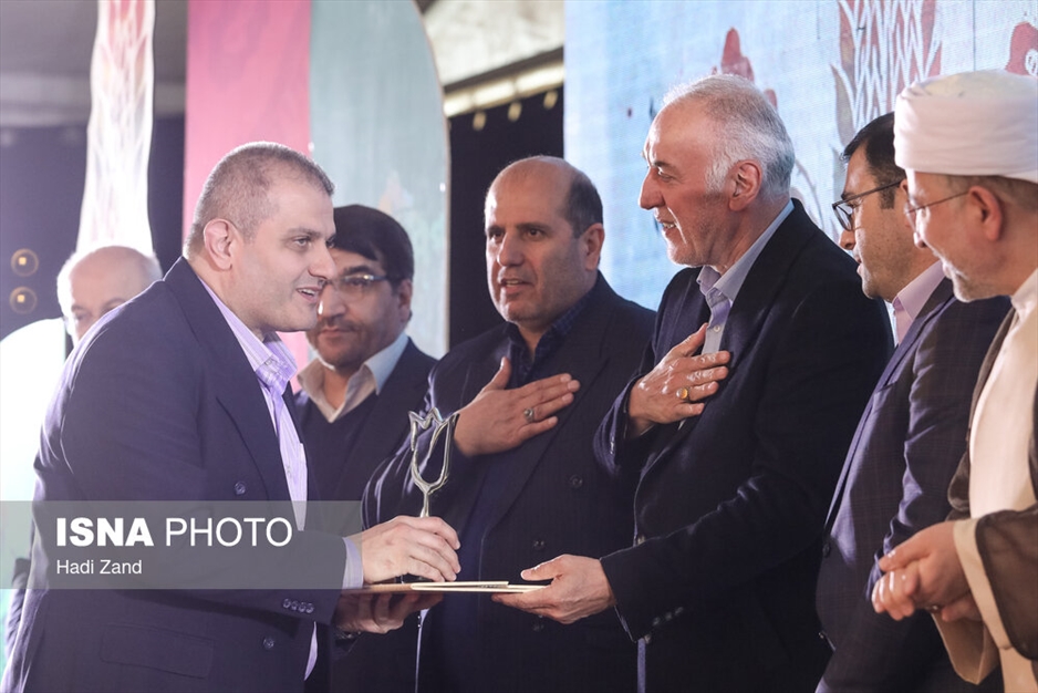 عطرافشانی و گلباران مزار شهدای ادیان توحیدی