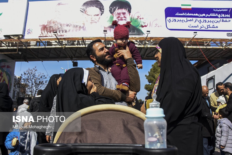 حضور نوجوانان در راهپیمایی ۲۲ بهمن