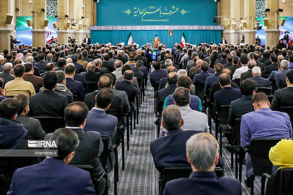 دیدار تولیدکنندگان و فعالان اقتصادی با رهبر انقلاب