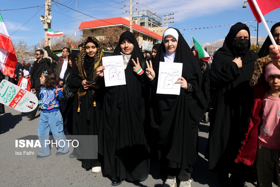 حضور نوجوانان در راهپیمایی ۲۲ بهمن