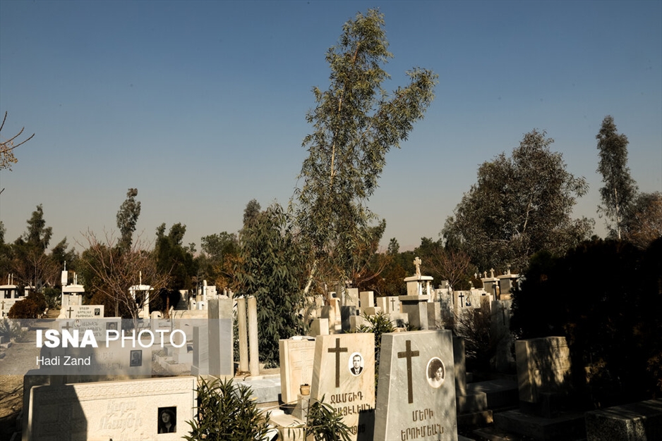 عطرافشانی و گلباران مزار شهدای ادیان توحیدی