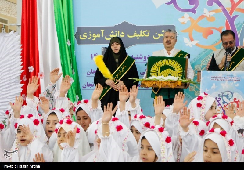 جشن تکلیف دو هزار نفری دانش آموزان دختر زنجانی