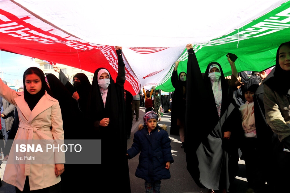 حضور نوجوانان در راهپیمایی ۲۲ بهمن