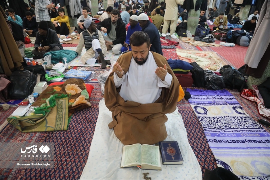 اعتکاف طلاب غیر ایرانی در قم