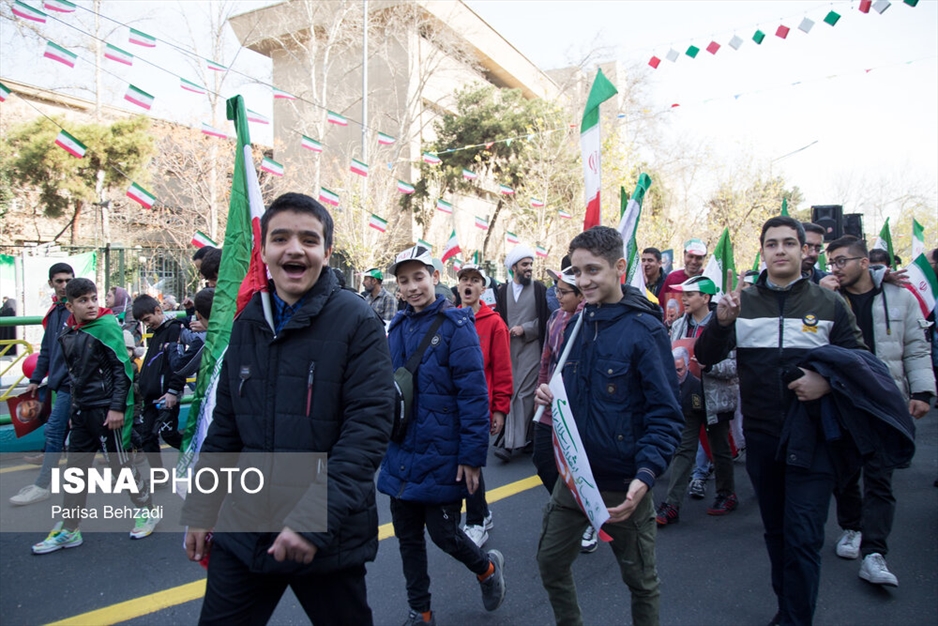 حضور نوجوانان در راهپیمایی ۲۲ بهمن