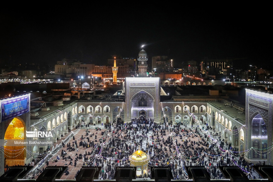 طنین نوای الله اکبر از گلدسته های حرم رضوی