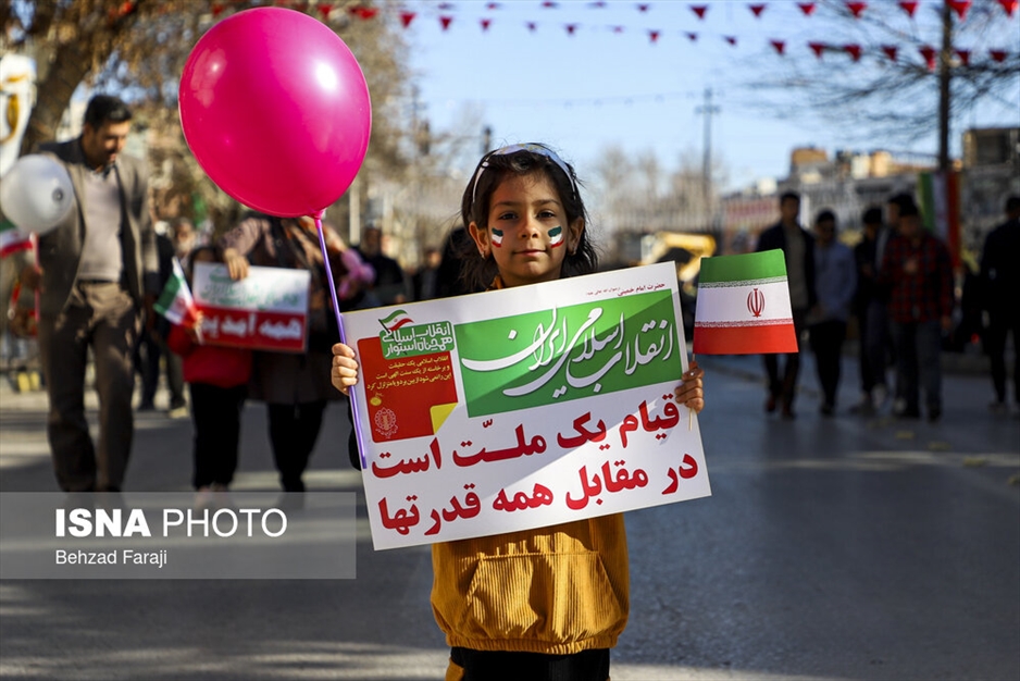 حضور نوجوانان در راهپیمایی ۲۲ بهمن